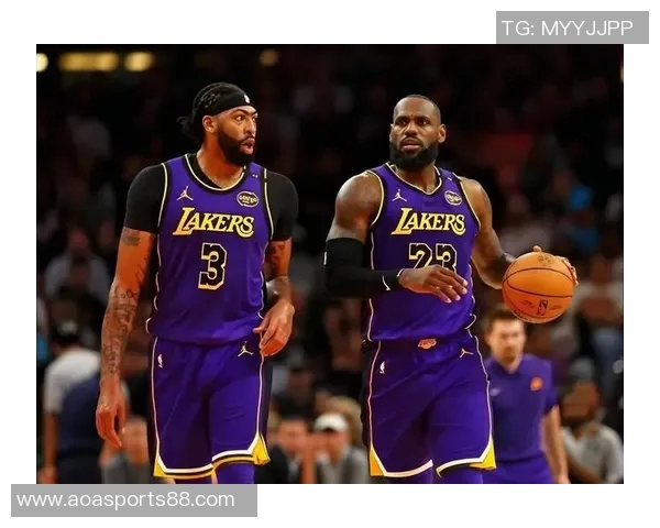 老詹与浓眉赛后同游游戏博主晒合影称赞詹姆斯为篮球之神