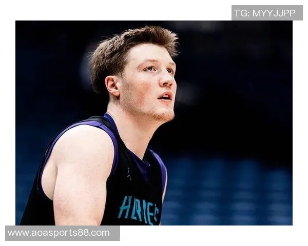 克尼佩尔创下新秀连续命中三分纪录16场比赛表现惊艳引发关注